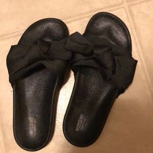 Sandals with bows. Very cute!